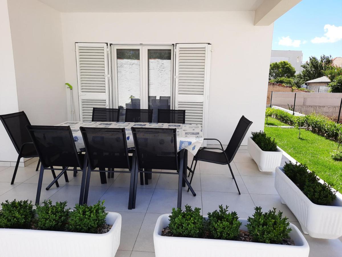 Holiday Home Bajlo Apartment With Three Bedrooms Zadar Exterior foto