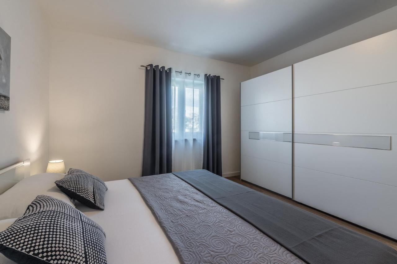 Holiday Home Bajlo Apartment With Three Bedrooms Zadar Exterior foto