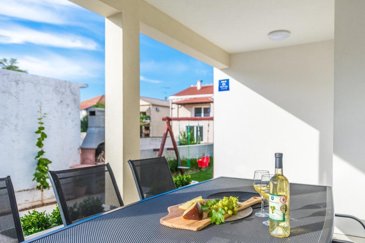 Holiday Home Bajlo Apartment With Three Bedrooms Zadar Exterior foto