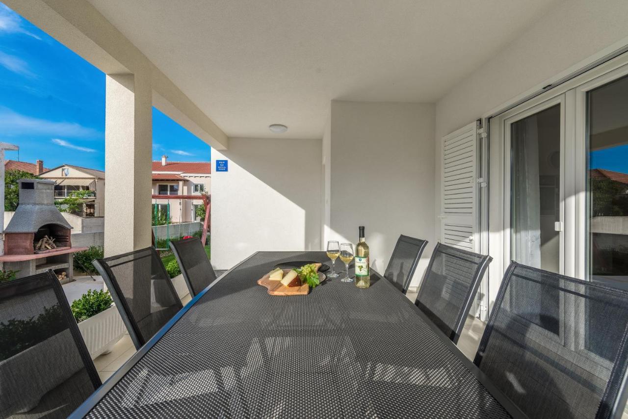 Holiday Home Bajlo Apartment With Three Bedrooms Zadar Exterior foto